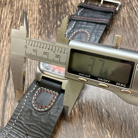 Fossil Watch JR9872 Black Leather Band With Red ombré Dial New Battery - Picture 9 of 12